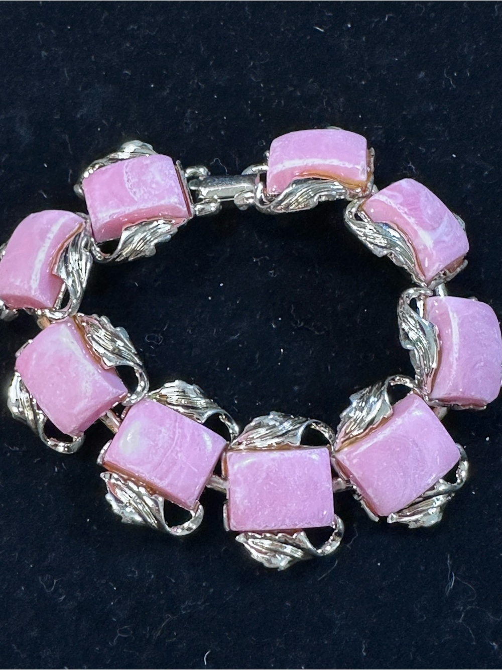 320- Coro Vtge. Elegant Pink Square thermoset Link Bracelet with Gold-Tone